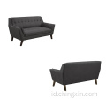 Ruang tamu dua kursi abu-abu kain santai sofa dengan kaki kayu solid